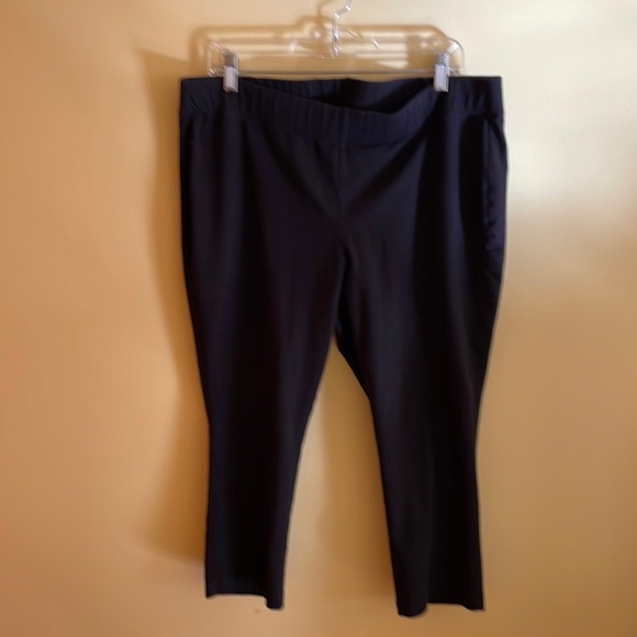 LANE BRYANT LIVI Signature Stretch Capri Legging Black Sz 18/20 - Picture 2 of 5